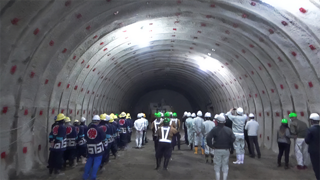 すさみ古座線(仮称2号トンネル)道路改良工事 貫通式典04