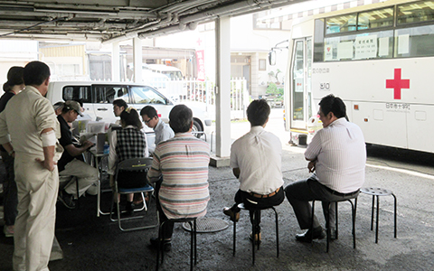 県立和歌山工業高校へボール寄贈