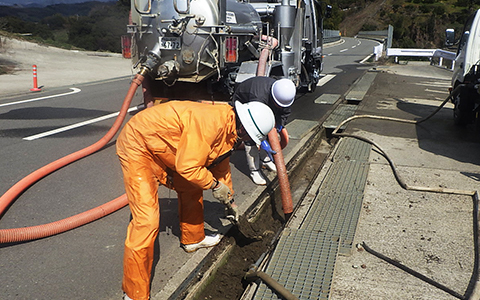 県立和歌山工業高校へボール寄贈