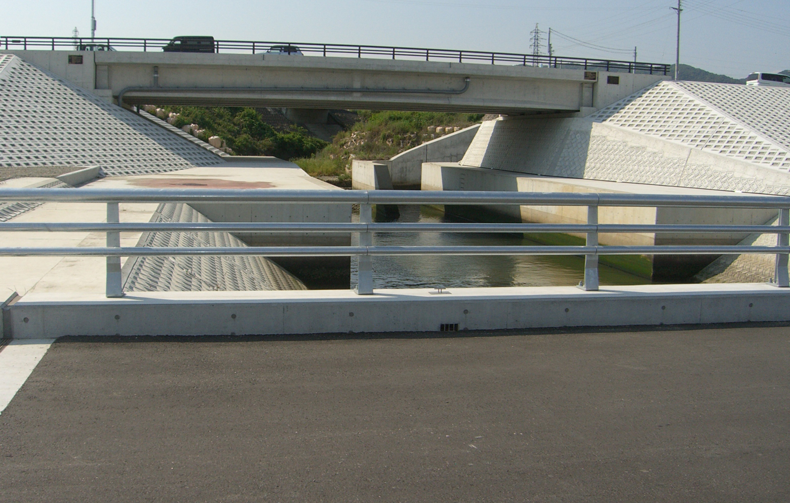 鳴滝川合流部河道整備（その2）工事