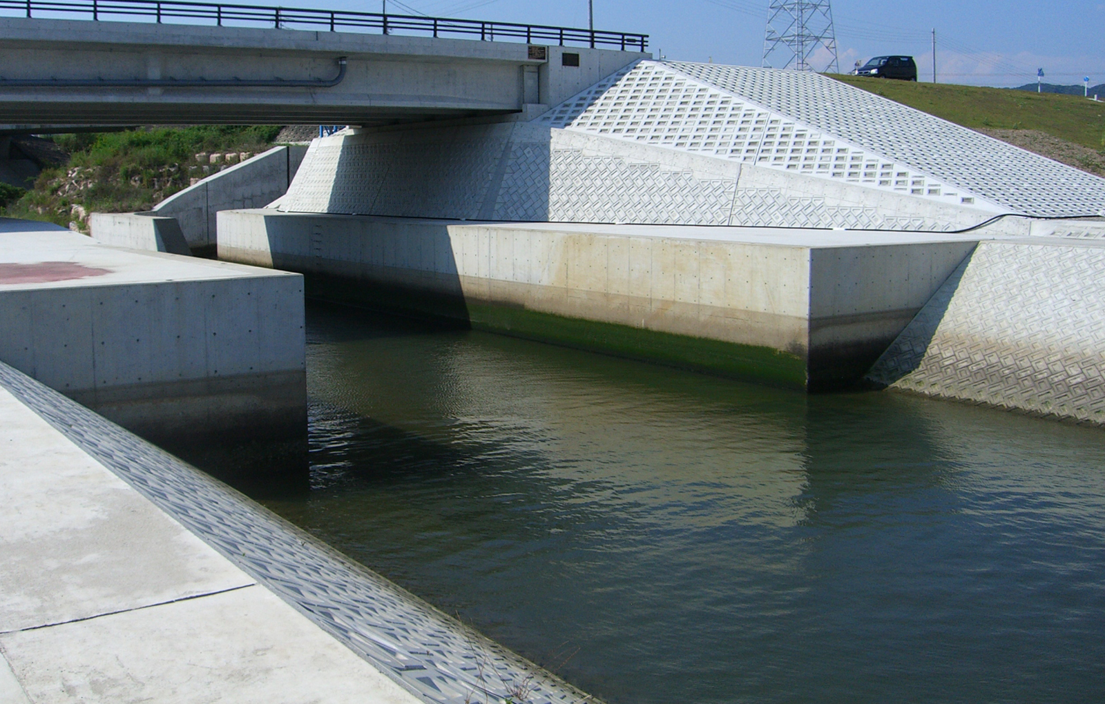 鳴滝川合流部河道整備（その2）工事