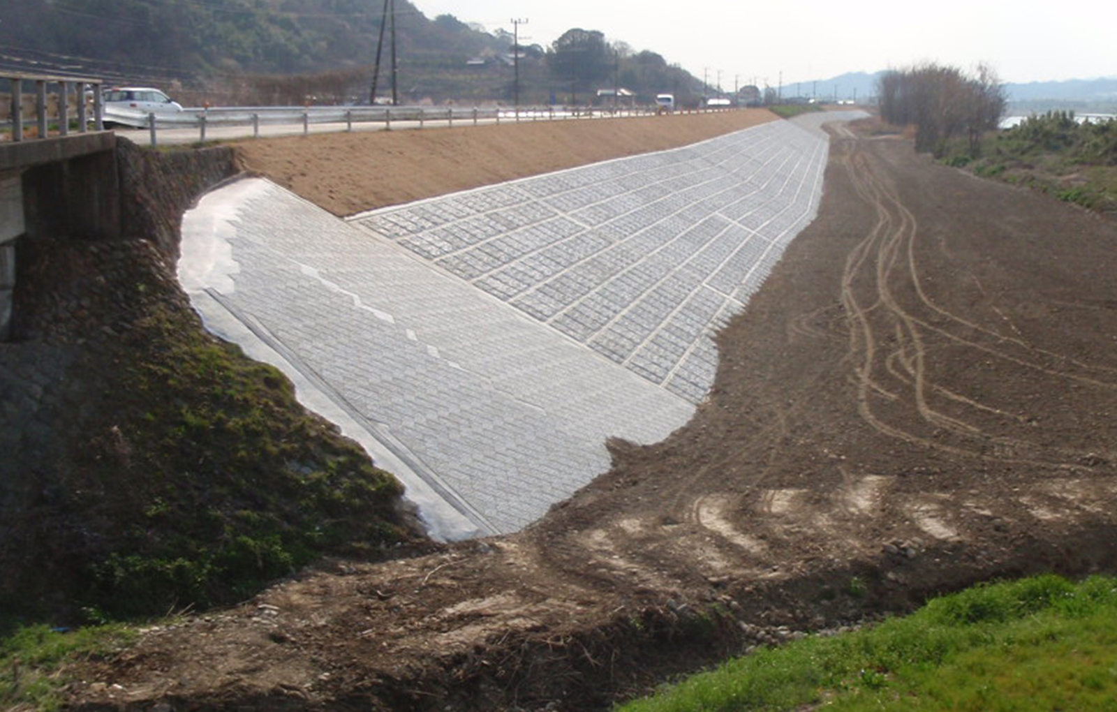 三谷地区築堤護岸工事